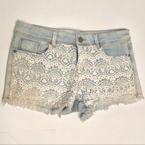 Jean shorts with white crochet layer detailing